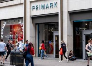 Primark的顾客表示，14英镑的“时髦”手袋与1.4万英镑的Goyard版“非常相似”